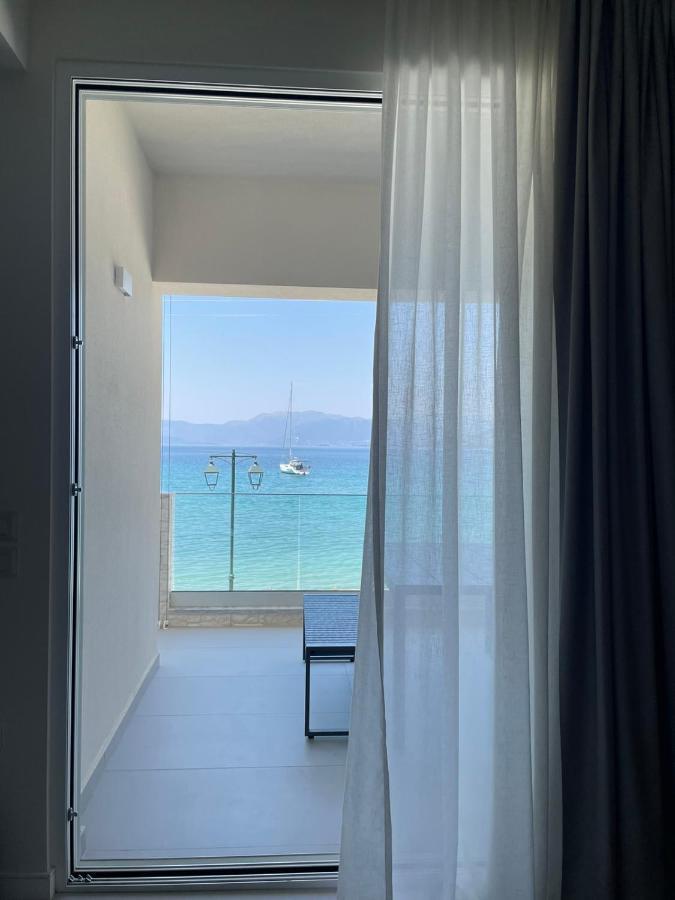 By The Sea - Paleros Villa Exterior photo