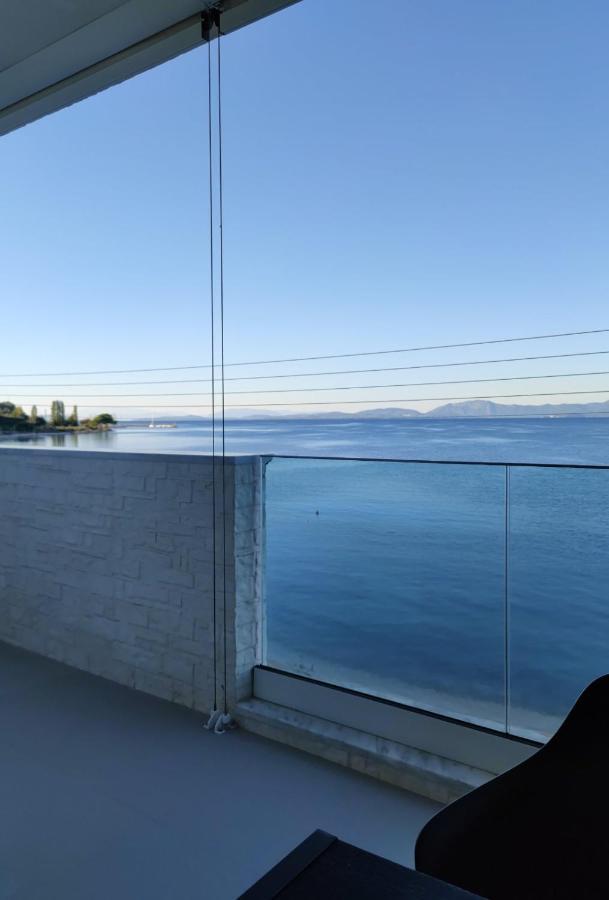 By The Sea - Paleros Villa Exterior photo